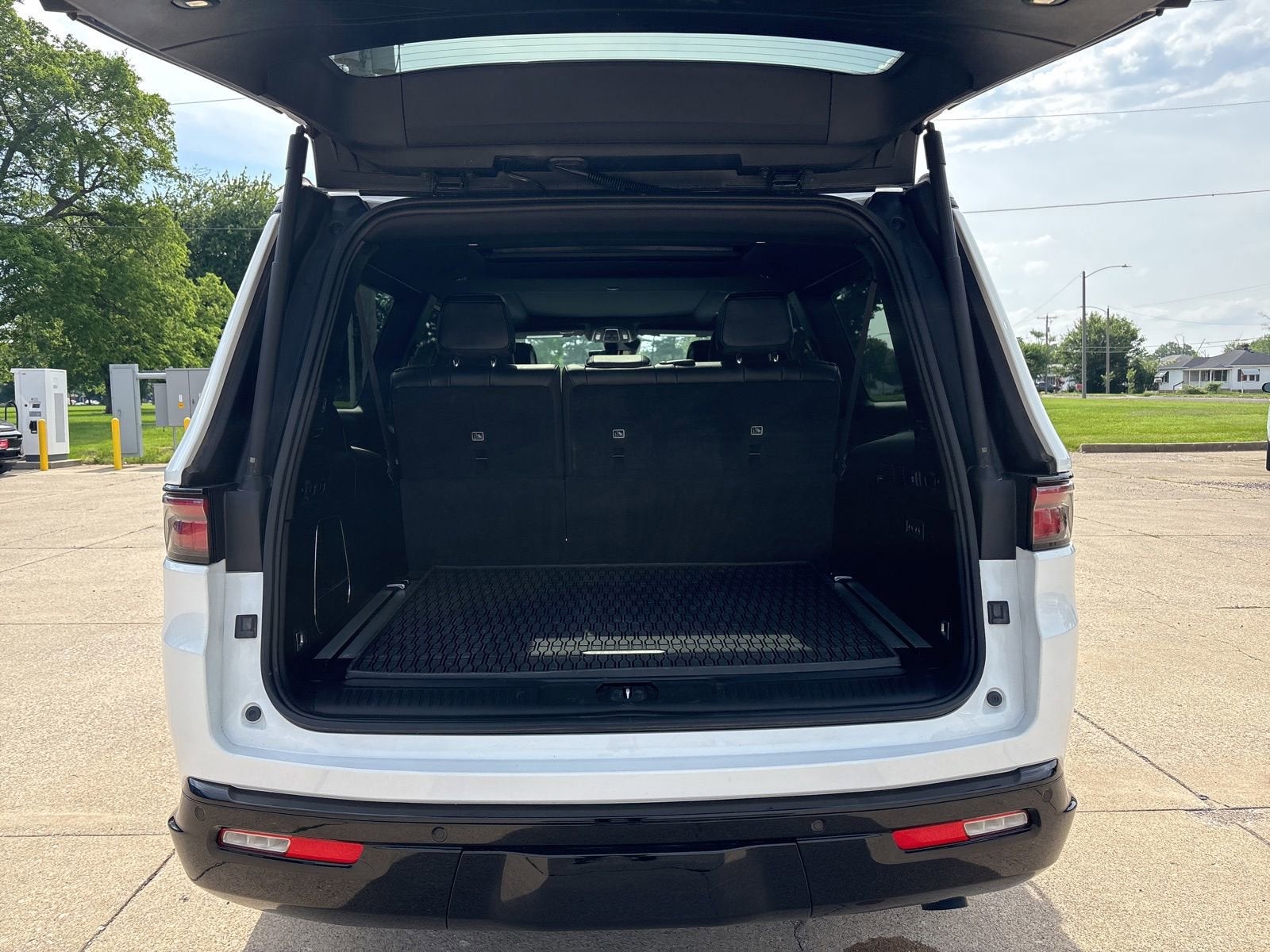 2024 Jeep Wagoneer L Series II Carbide