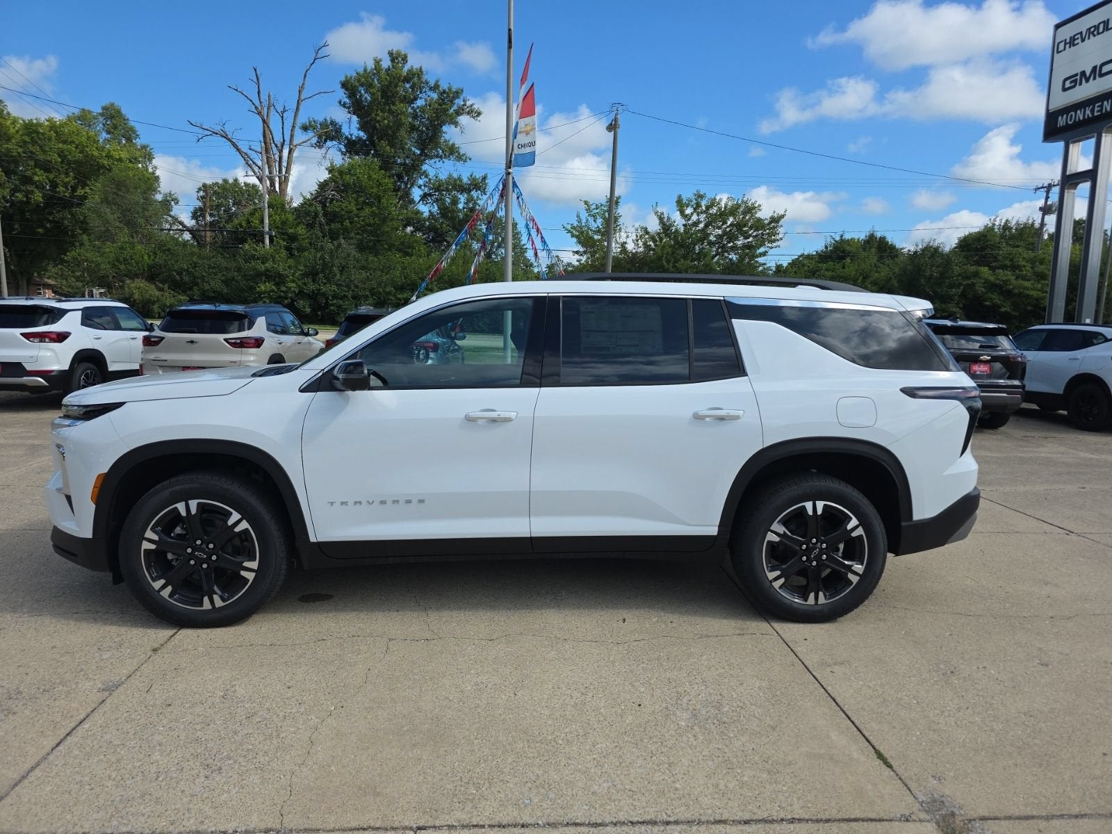 2027 Chevrolet Traverse LT