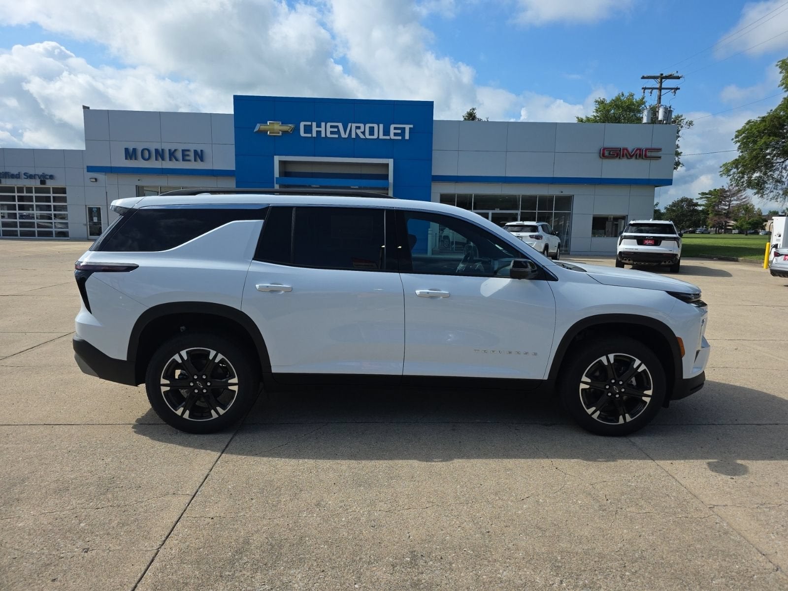 2027 Chevrolet Traverse LT