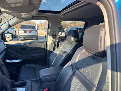 2025 Nissan Frontier SL