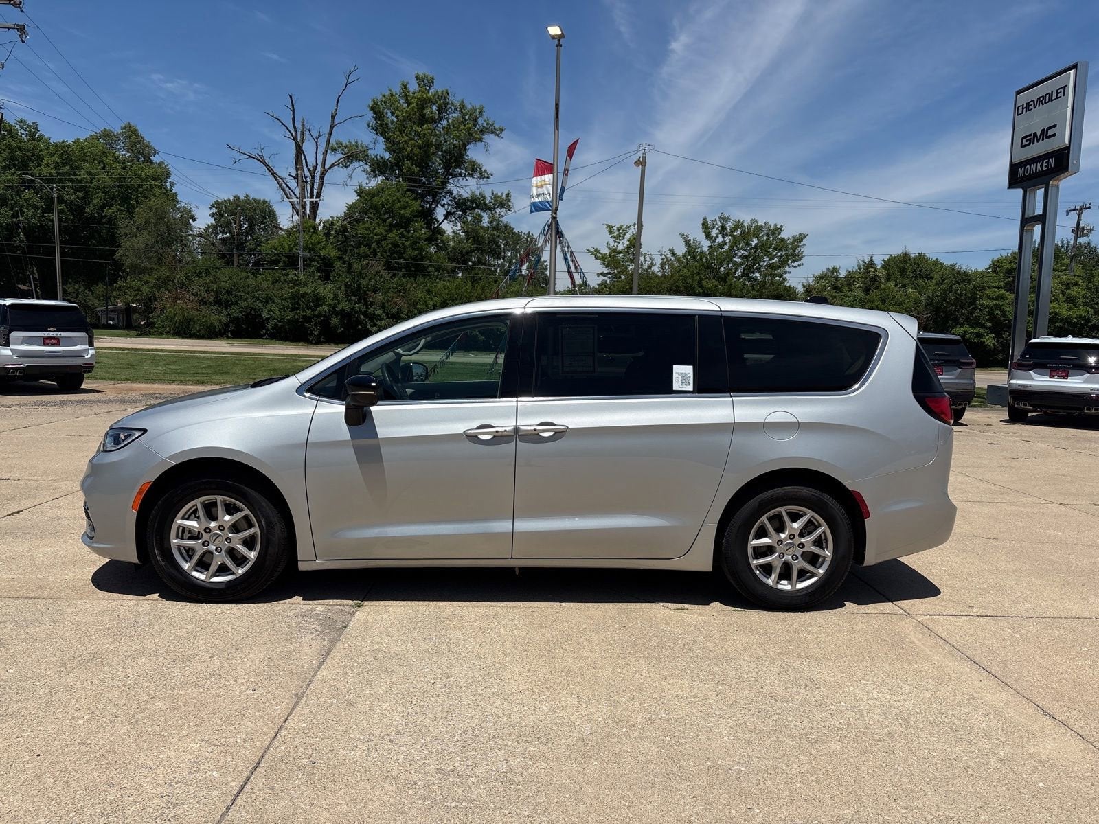 2024 Chrysler Pacifica Touring L