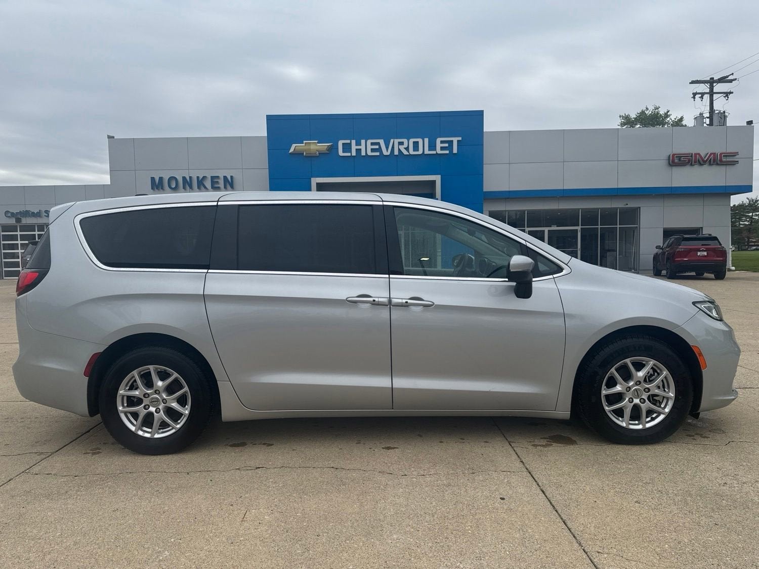 2023 Chrysler Pacifica Touring L
