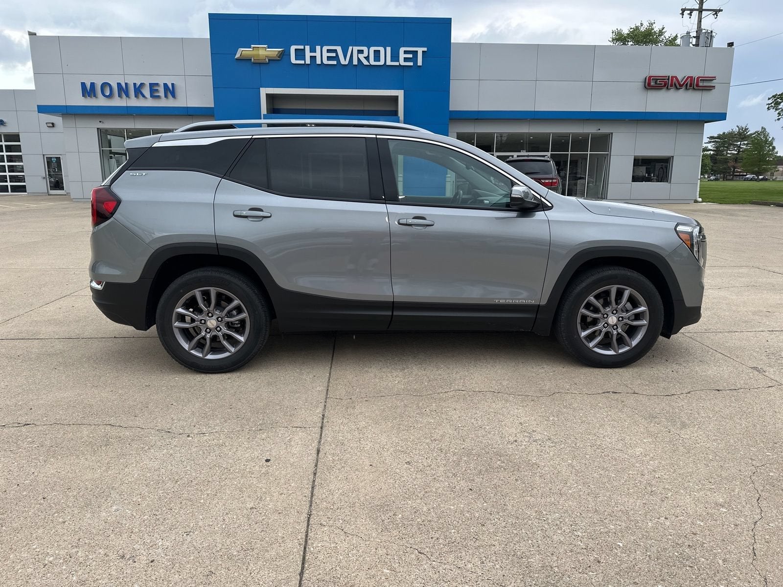 2023 GMC Terrain SLT