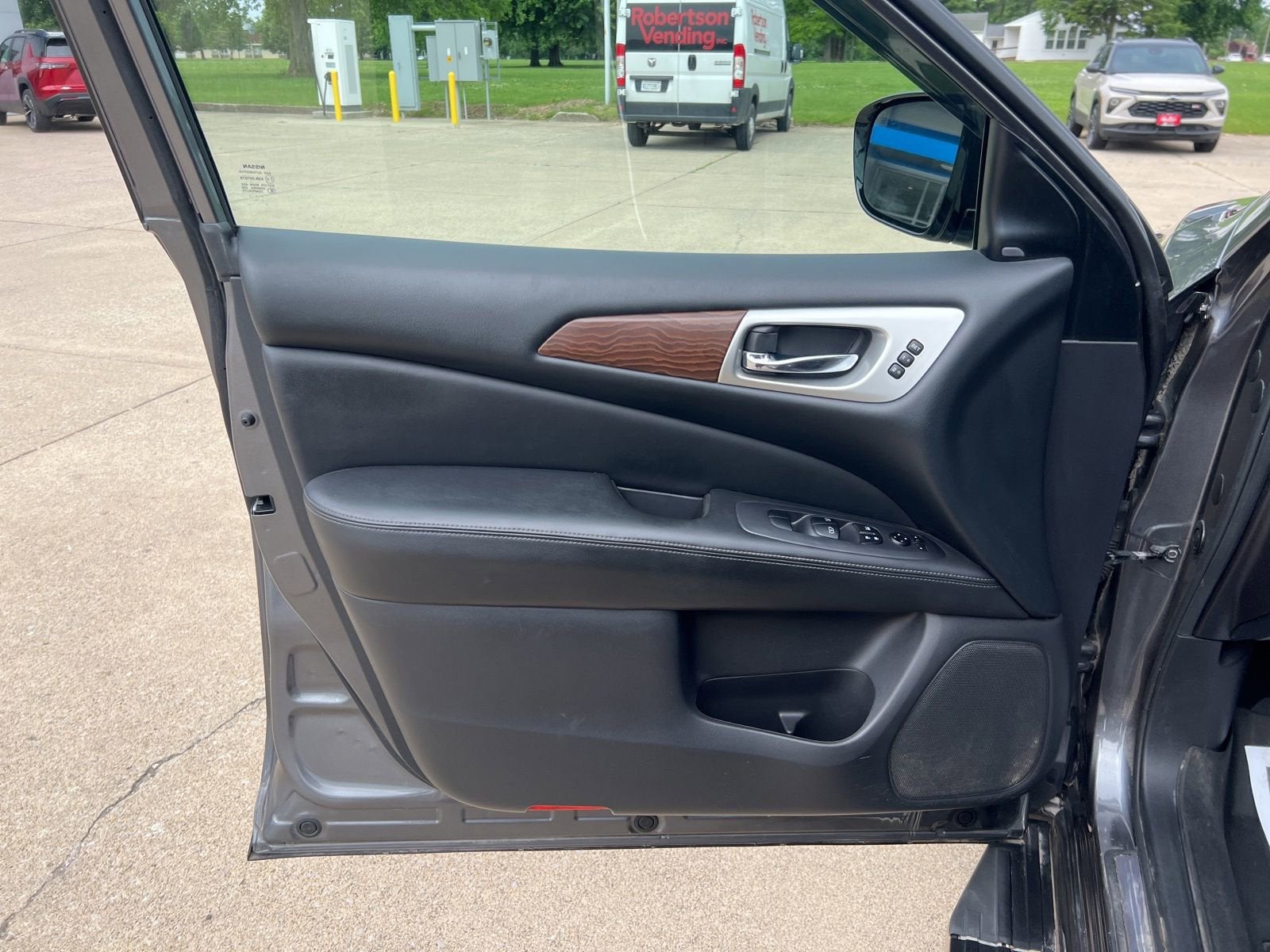 2017 Nissan Pathfinder Platinum