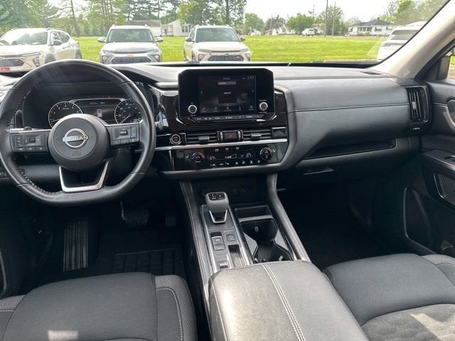 2024 Nissan Pathfinder SV