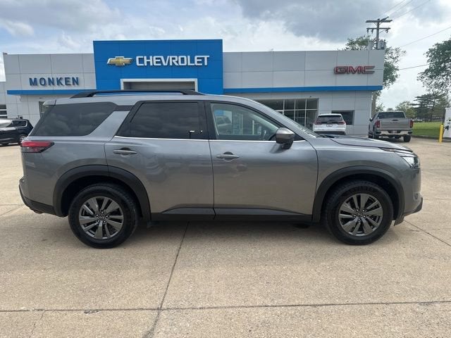 2024 Nissan Pathfinder SV