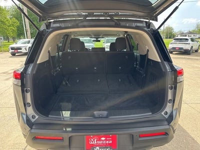 2024 Nissan Pathfinder SV