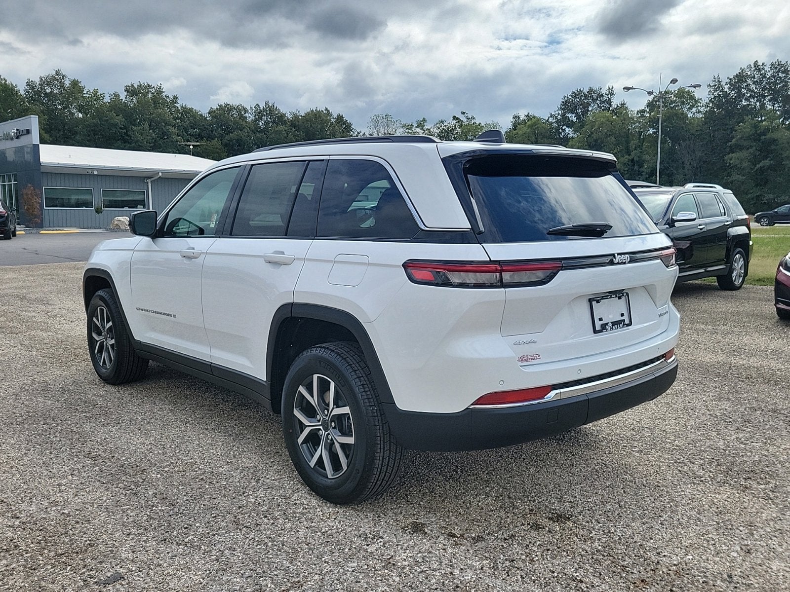 2027 Jeep Grand Cherokee Laredo X