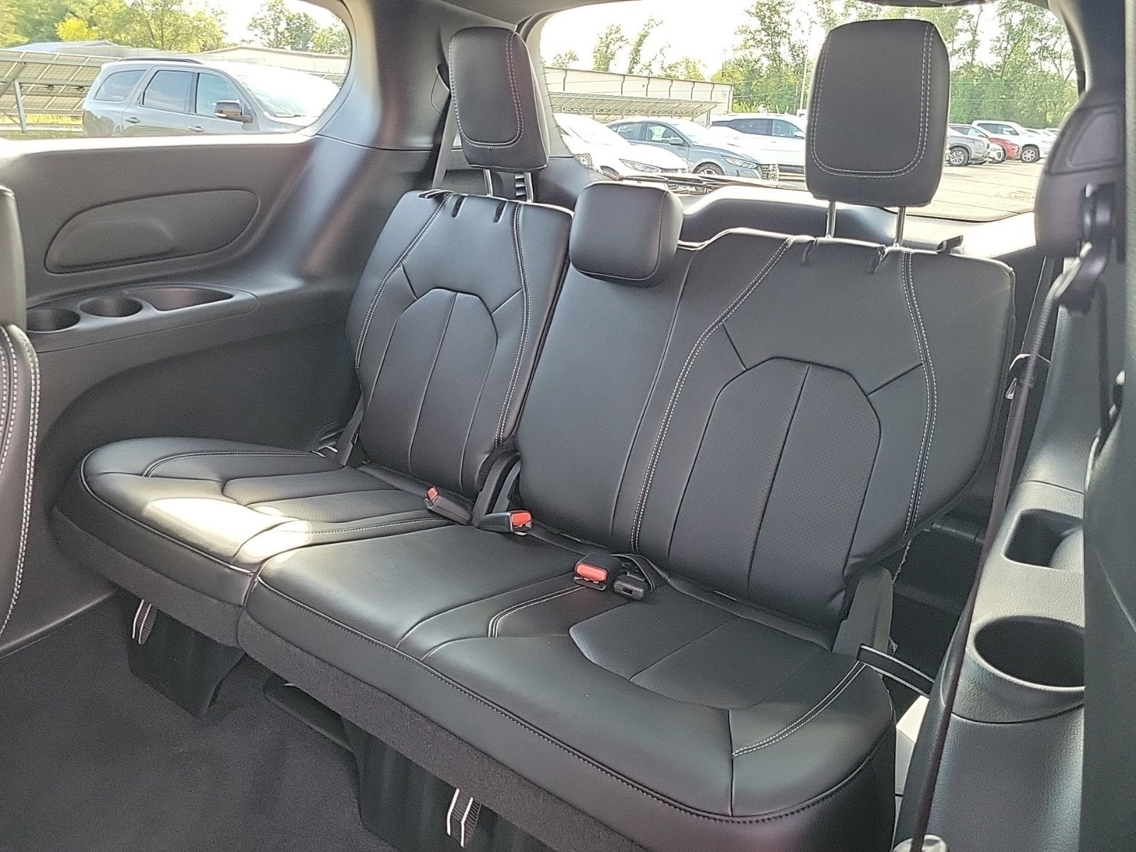 2027 Chrysler Pacifica Select