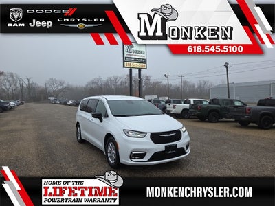 2026 Chrysler Pacifica Select