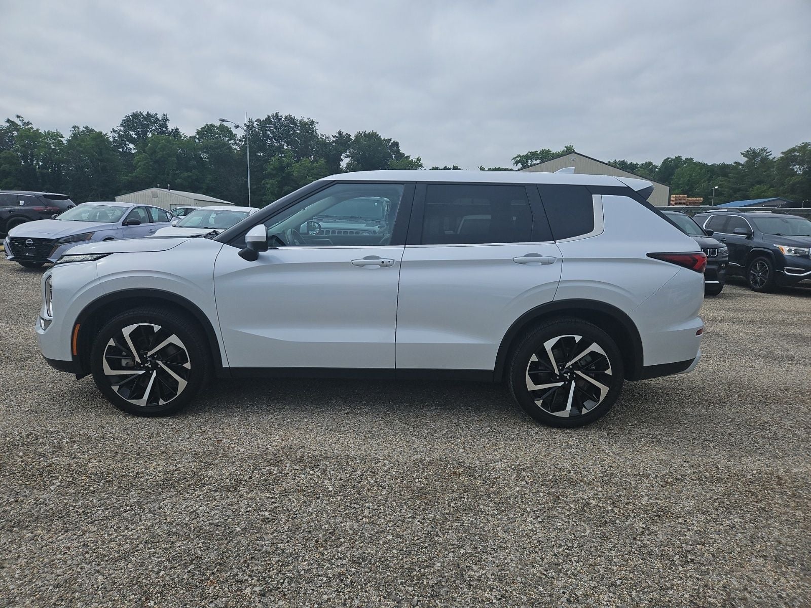 2024 Mitsubishi Outlander SE
