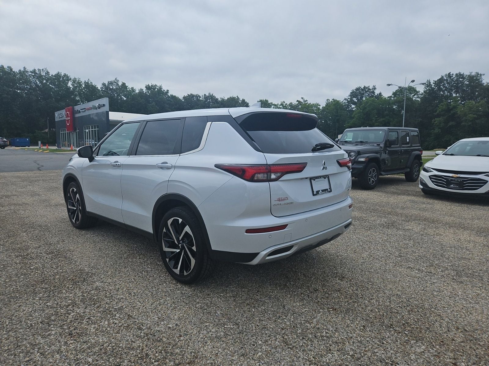 2024 Mitsubishi Outlander SE