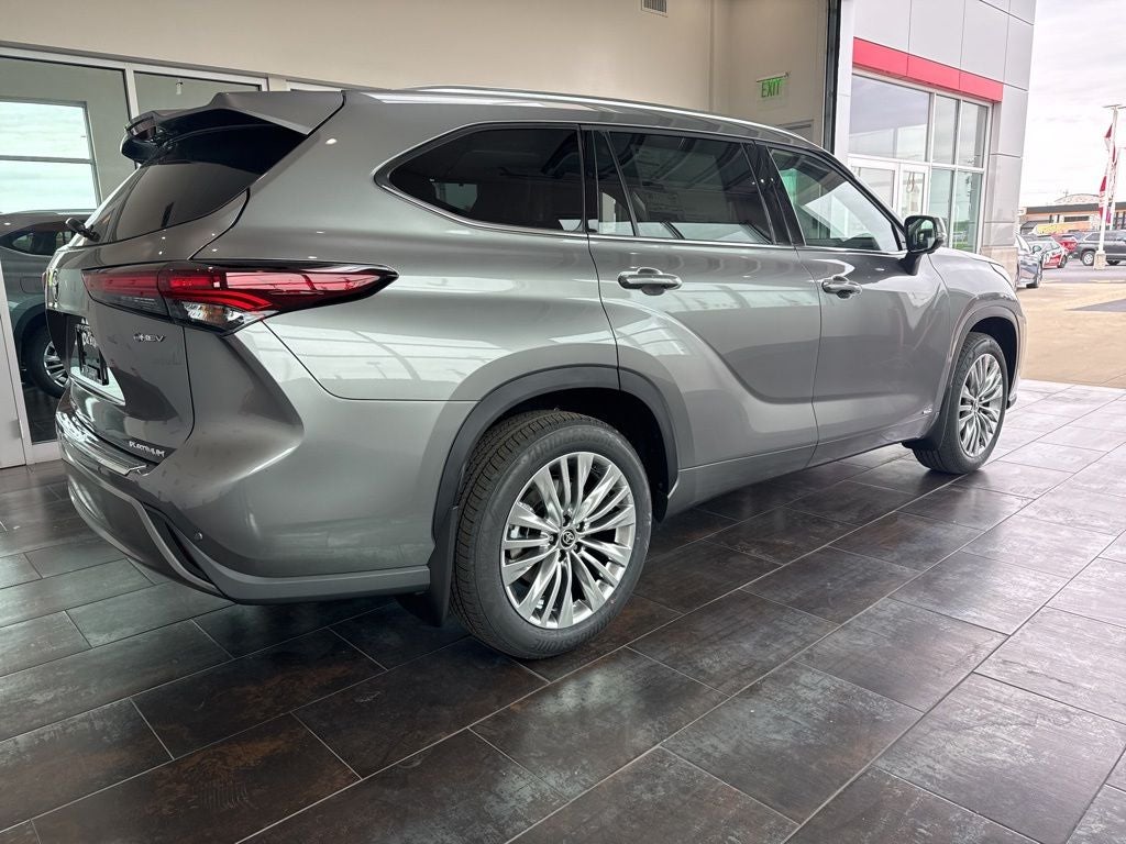 2026 Toyota Highlander Hybrid Platinum