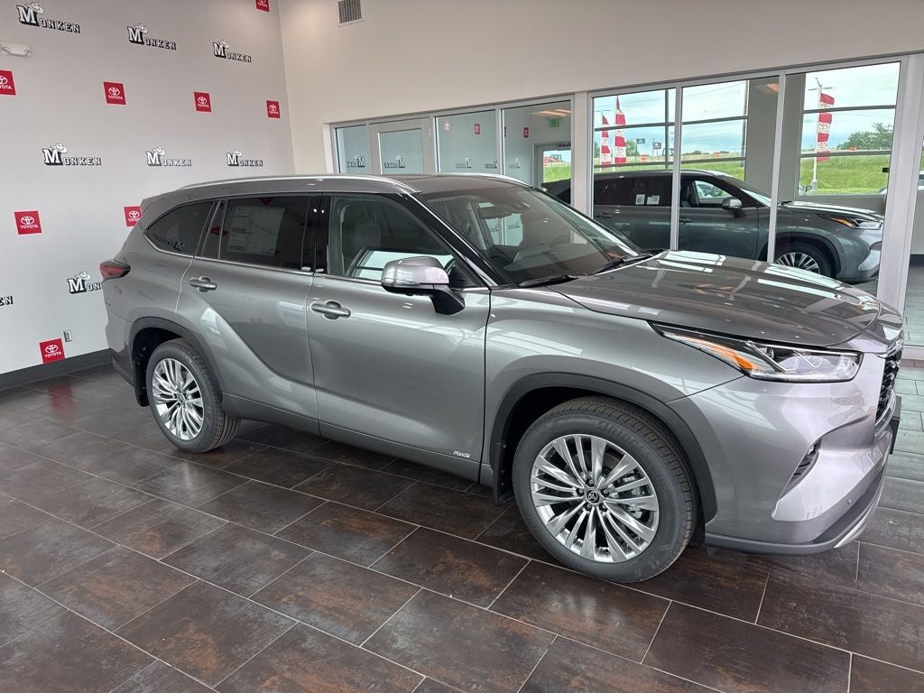 2026 Toyota Highlander Hybrid Platinum