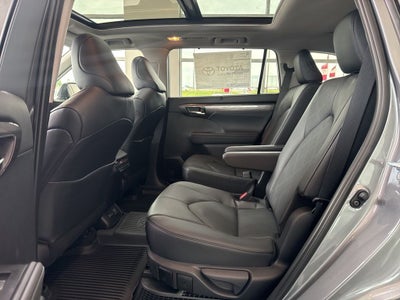2026 Toyota Highlander Hybrid Platinum