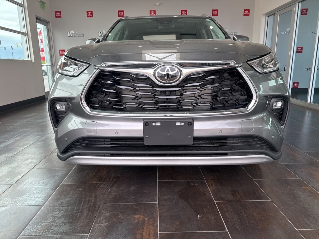 2026 Toyota Highlander Hybrid Platinum