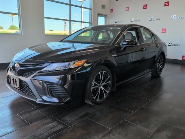 2020 Toyota Camry Hybrid SE