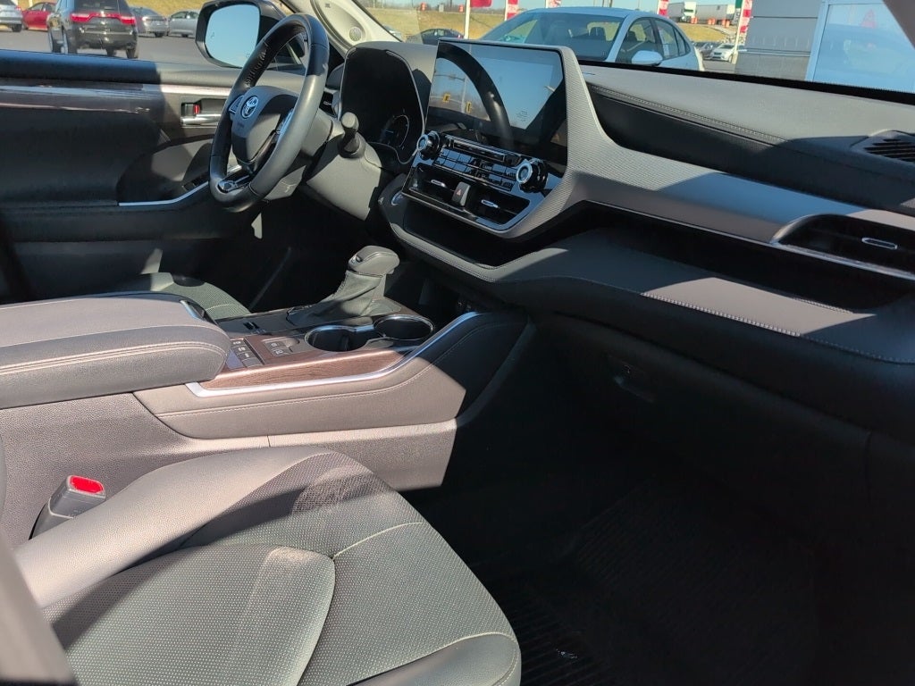 2021 Toyota Highlander Hybrid Platinum