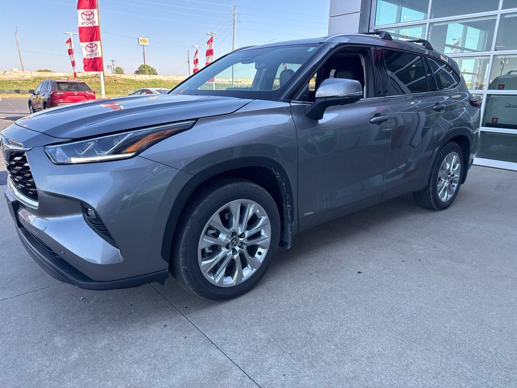 2026 Toyota Highlander Hybrid Limited