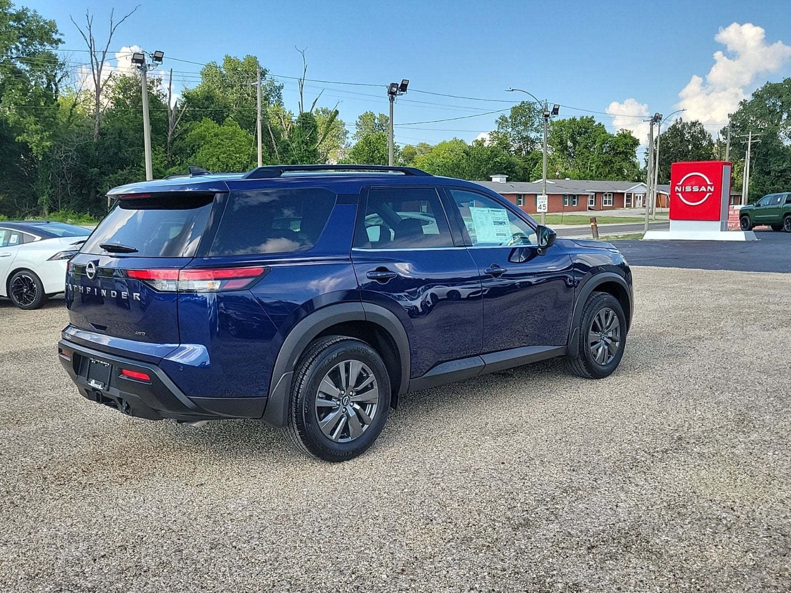 2026 Nissan Pathfinder SV
