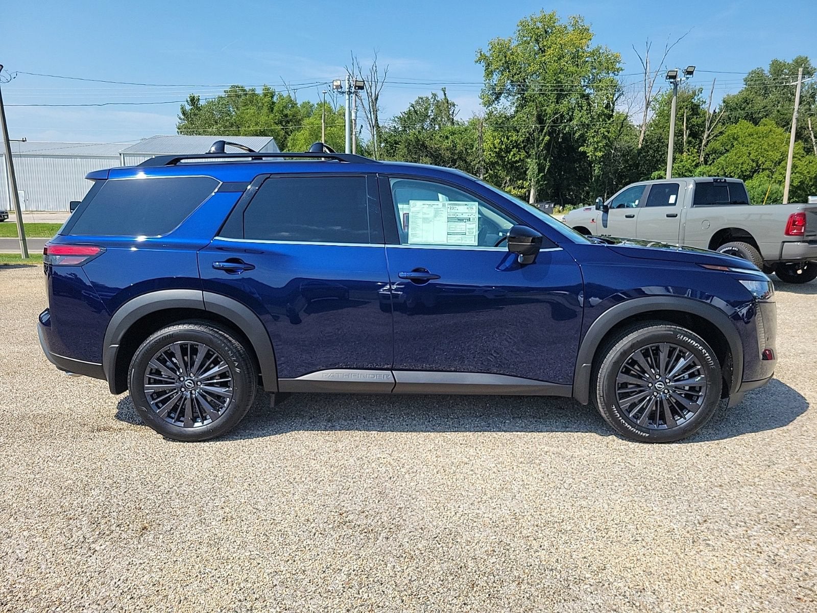 2026 Nissan Pathfinder SL