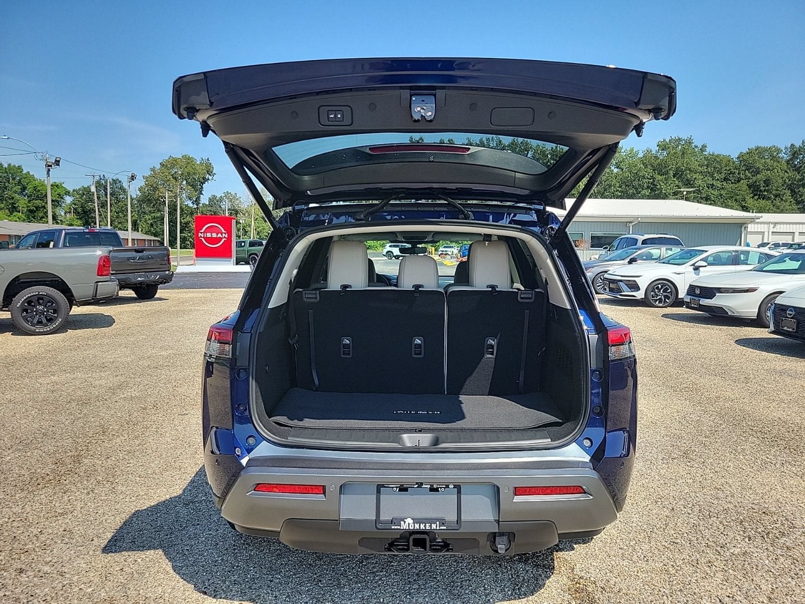 2026 Nissan Pathfinder SL