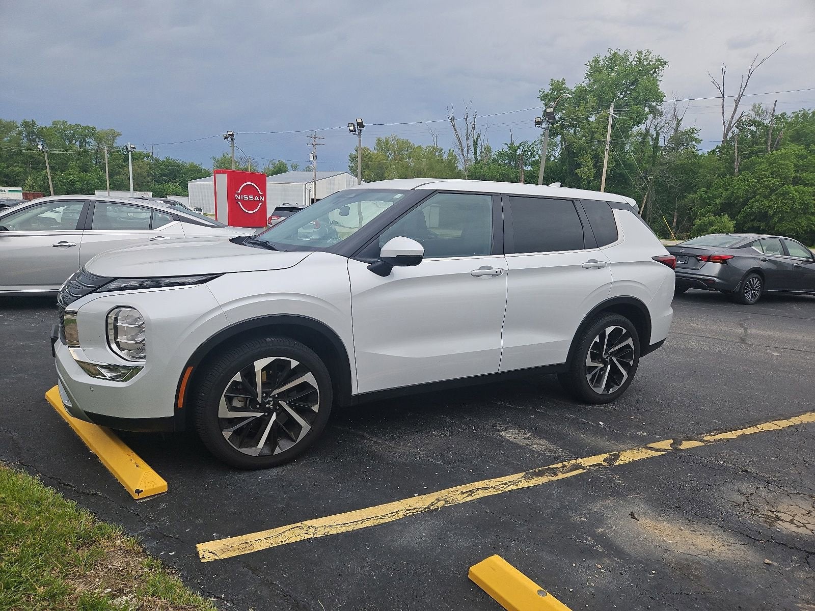 2024 Mitsubishi Outlander SE