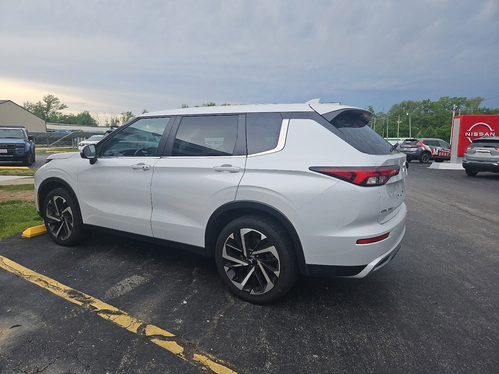 2024 Mitsubishi Outlander SE